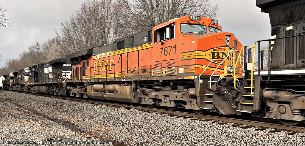 BNSF 7671